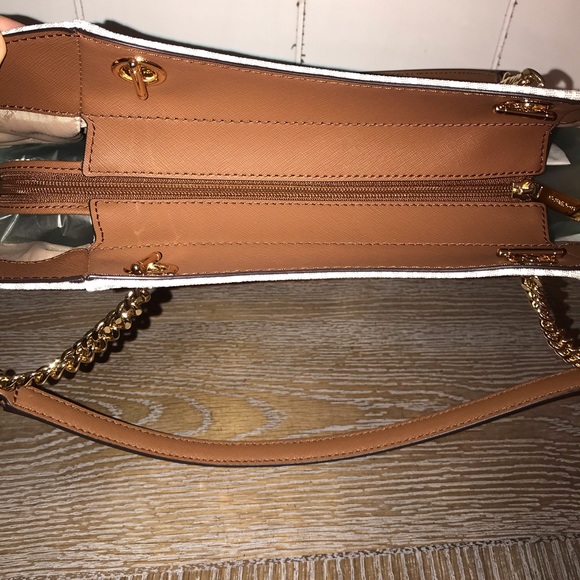 Michael Kors Jet Set LG Tote - Picture 6 of 8